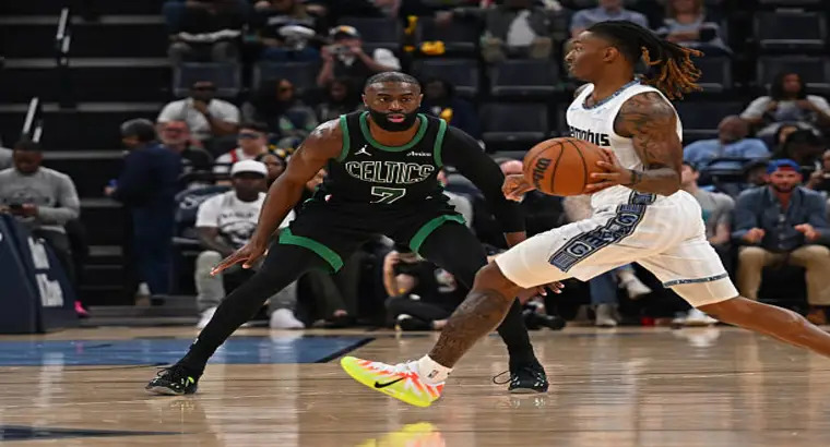 Boston celtics and memphis grizzlies match view and celtics player attacking moment