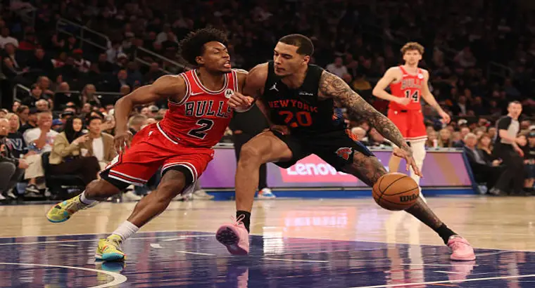 Chicago Bulls guard Collin Sexton (2) closely guarding New York Knicks forward Jeremy Sochan (20) as he dribbles the ball during their match at Madison Square Garden.